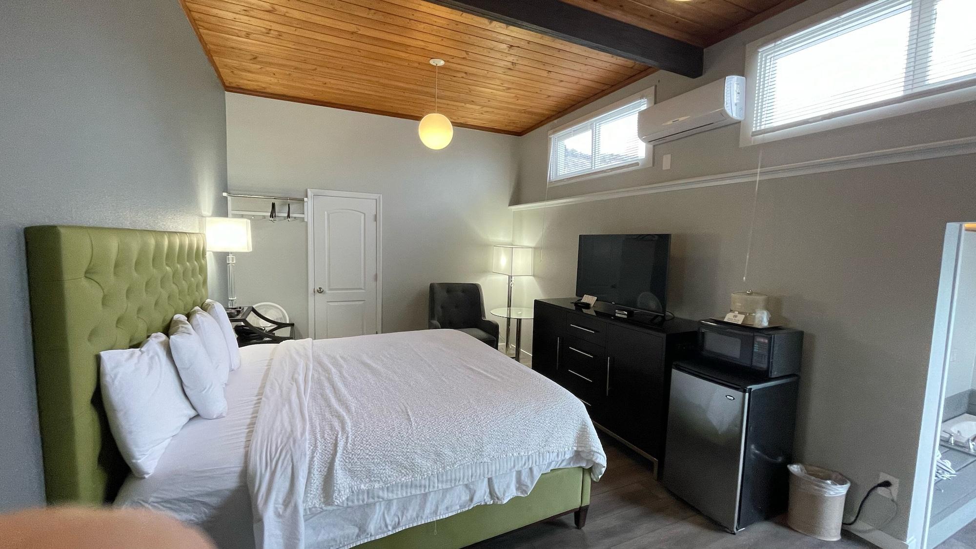 Tides & Hotel Port Townsend