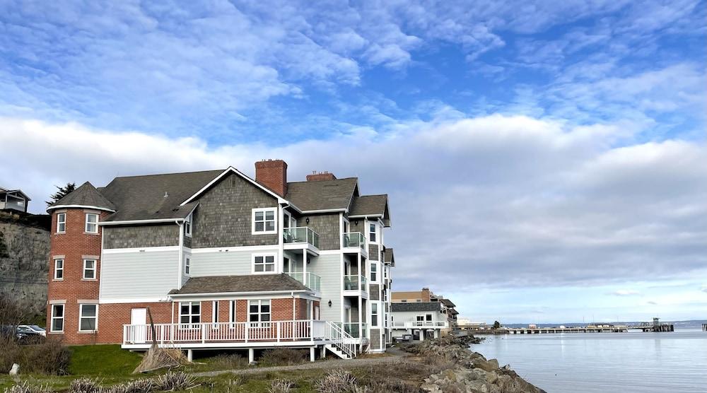 Tides & Hotel Port Townsend